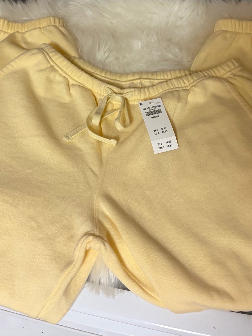 Hollister Women’s Baggy Fleece Joggers Yellow Size Medium NWT